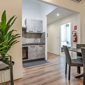 Luxury 4 Bedrooms Close To Duomo Appartement